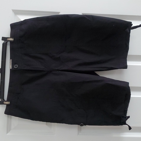 St. Johnson Bay size 8, black shorts - Picture 1 of 8